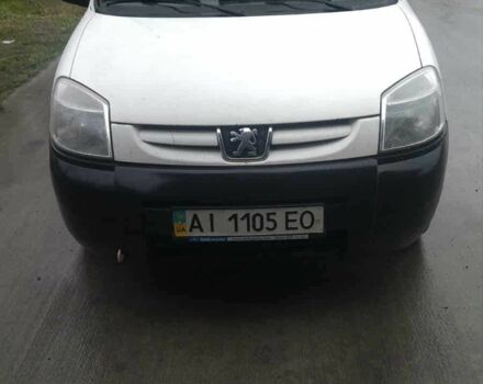 Белый Пежо Partner, объемом двигателя 1.4 л и пробегом 250 тыс. км за 2000 $, фото 1 на Automoto.ua