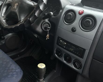 Білий Пежо Partner, об'ємом двигуна 1.6 л та пробігом 316 тис. км за 3300 $, фото 9 на Automoto.ua