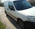 Белый Пежо Partner, объемом двигателя 1.6 л и пробегом 240 тыс. км за 3300 $, фото 3 на Automoto.ua