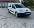 Белый Пежо Partner, объемом двигателя 1.6 л и пробегом 380 тыс. км за 4500 $, фото 2 на Automoto.ua