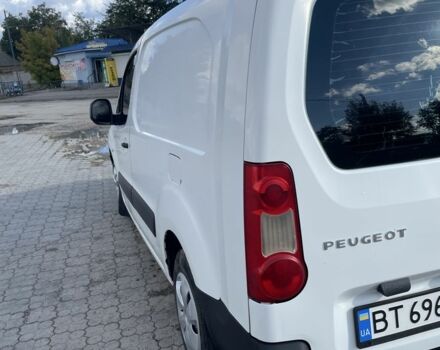 Белый Пежо Partner, объемом двигателя 1.6 л и пробегом 380 тыс. км за 4500 $, фото 7 на Automoto.ua