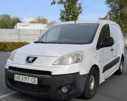 Белый Пежо Partner, объемом двигателя 1.6 л и пробегом 376 тыс. км за 2900 $, фото 1 на Automoto.ua