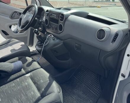 Белый Пежо Partner, объемом двигателя 1.6 л и пробегом 440 тыс. км за 5500 $, фото 3 на Automoto.ua