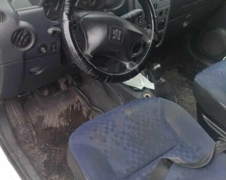 Белый Пежо Partner, объемом двигателя 1.4 л и пробегом 250 тыс. км за 2000 $, фото 3 на Automoto.ua