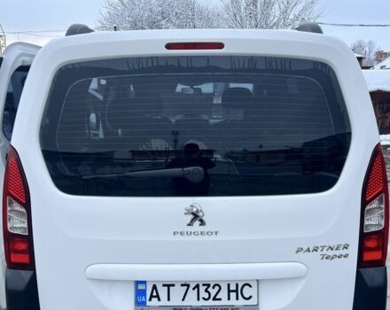 Белый Пежо Partner, объемом двигателя 1.6 л и пробегом 165 тыс. км за 7500 $, фото 5 на Automoto.ua