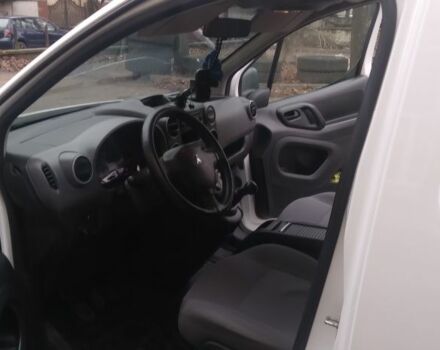 Белый Пежо Partner, объемом двигателя 1.6 л и пробегом 320 тыс. км за 6200 $, фото 3 на Automoto.ua
