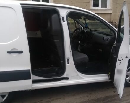 Белый Пежо Partner, объемом двигателя 1.6 л и пробегом 320 тыс. км за 6200 $, фото 2 на Automoto.ua