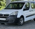 Белый Пежо Partner, объемом двигателя 1.6 л и пробегом 195 тыс. км за 8900 $, фото 1 на Automoto.ua