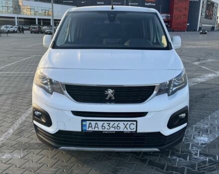 Белый Пежо Partner, объемом двигателя 1.6 л и пробегом 180 тыс. км за 14000 $, фото 1 на Automoto.ua