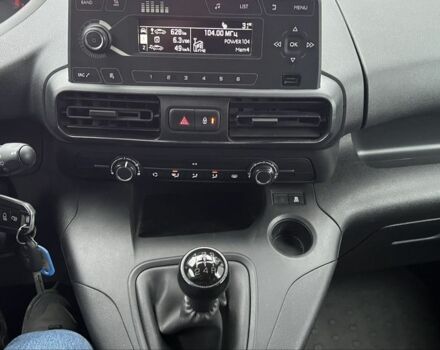 Белый Пежо Partner, объемом двигателя 1.6 л и пробегом 178 тыс. км за 13900 $, фото 16 на Automoto.ua