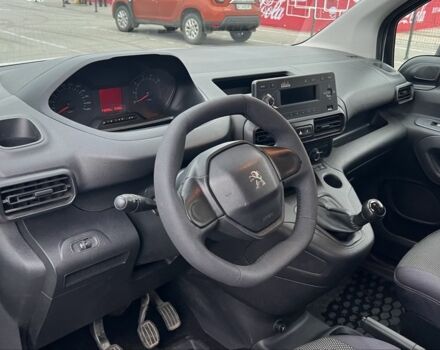 Белый Пежо Partner, объемом двигателя 1.6 л и пробегом 178 тыс. км за 13900 $, фото 9 на Automoto.ua