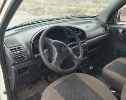 Белый Пежо Partner, объемом двигателя 1.9 л и пробегом 500 тыс. км за 1850 $, фото 8 на Automoto.ua