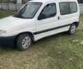 Белый Пежо Partner, объемом двигателя 2 л и пробегом 450 тыс. км за 2600 $, фото 1 на Automoto.ua