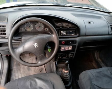 Белый Пежо Partner, объемом двигателя 2 л и пробегом 207 тыс. км за 2500 $, фото 5 на Automoto.ua