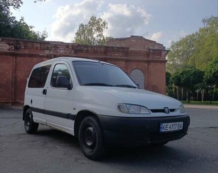 Белый Пежо Partner, объемом двигателя 1.9 л и пробегом 325 тыс. км за 3550 $, фото 3 на Automoto.ua