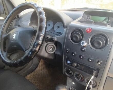 Белый Пежо Partner, объемом двигателя 1.6 л и пробегом 263 тыс. км за 4000 $, фото 7 на Automoto.ua