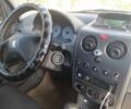 Белый Пежо Partner, объемом двигателя 1.6 л и пробегом 263 тыс. км за 4000 $, фото 7 на Automoto.ua