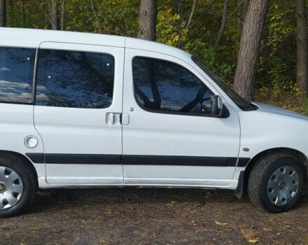Белый Пежо Partner, объемом двигателя 1.6 л и пробегом 263 тыс. км за 4000 $, фото 5 на Automoto.ua