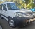 Белый Пежо Partner, объемом двигателя 2 л и пробегом 100 тыс. км за 2455 $, фото 1 на Automoto.ua