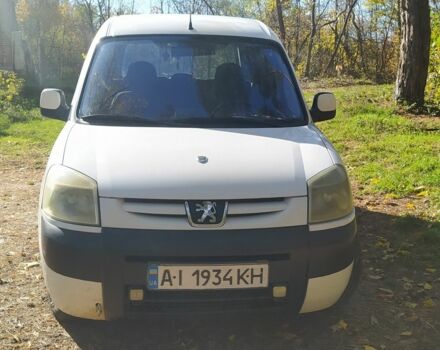 Белый Пежо Partner, объемом двигателя 1.6 л и пробегом 263 тыс. км за 4000 $, фото 1 на Automoto.ua