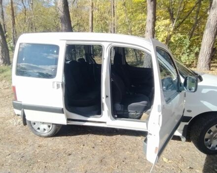 Белый Пежо Partner, объемом двигателя 1.6 л и пробегом 263 тыс. км за 4000 $, фото 9 на Automoto.ua