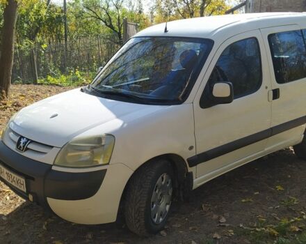 Белый Пежо Partner, объемом двигателя 1.6 л и пробегом 263 тыс. км за 4000 $, фото 2 на Automoto.ua
