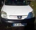 Белый Пежо Partner, объемом двигателя 2 л и пробегом 320 тыс. км за 3600 $, фото 1 на Automoto.ua