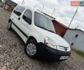 Белый Пежо Partner, объемом двигателя 2 л и пробегом 442 тыс. км за 2999 $, фото 1 на Automoto.ua