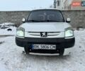 Белый Пежо Partner, объемом двигателя 2 л и пробегом 300 тыс. км за 2999 $, фото 1 на Automoto.ua