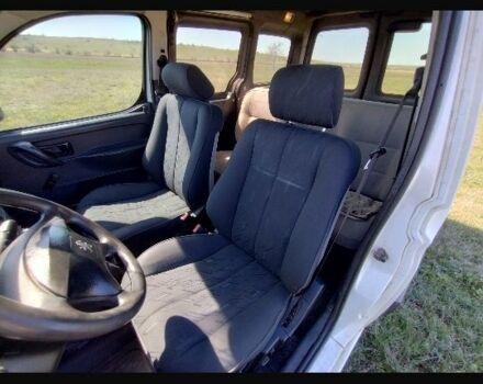 Белый Пежо Partner, объемом двигателя 1.9 л и пробегом 427 тыс. км за 3800 $, фото 7 на Automoto.ua