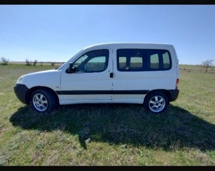 Белый Пежо Partner, объемом двигателя 1.9 л и пробегом 427 тыс. км за 3800 $, фото 1 на Automoto.ua