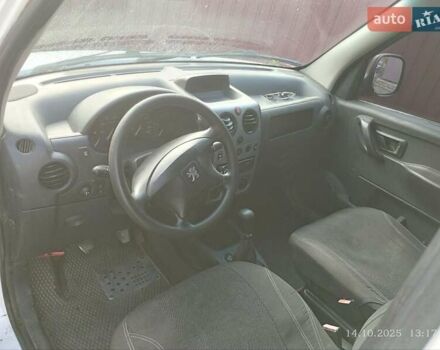 Білий Пежо Partner, об'ємом двигуна 1.36 л та пробігом 399 тис. км за 3300 $, фото 25 на Automoto.ua