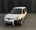Белый Пежо Partner, объемом двигателя 1.6 л и пробегом 280 тыс. км за 2497 $, фото 1 на Automoto.ua
