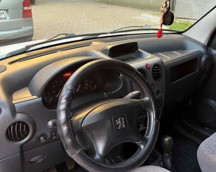 Белый Пежо Partner, объемом двигателя 2 л и пробегом 180 тыс. км за 4200 $, фото 5 на Automoto.ua