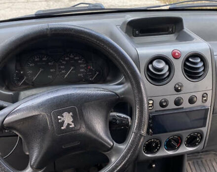 Білий Пежо Partner, об'ємом двигуна 1.6 л та пробігом 170 тис. км за 3200 $, фото 12 на Automoto.ua