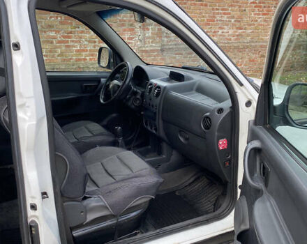 Білий Пежо Partner, об'ємом двигуна 1.6 л та пробігом 170 тис. км за 3200 $, фото 7 на Automoto.ua