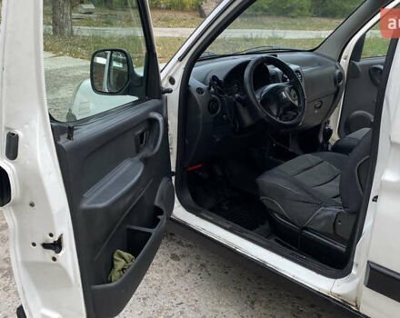 Білий Пежо Partner, об'ємом двигуна 1.6 л та пробігом 170 тис. км за 3200 $, фото 11 на Automoto.ua