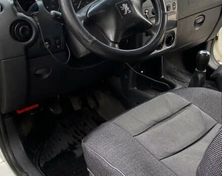 Білий Пежо Partner, об'ємом двигуна 1.6 л та пробігом 170 тис. км за 3200 $, фото 23 на Automoto.ua