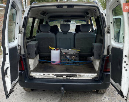 Білий Пежо Partner, об'ємом двигуна 1.6 л та пробігом 170 тис. км за 3200 $, фото 10 на Automoto.ua