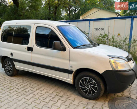 Белый Пежо Partner, объемом двигателя 2 л и пробегом 180 тыс. км за 4200 $, фото 2 на Automoto.ua