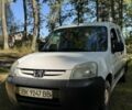 Белый Пежо Partner, объемом двигателя 1.6 л и пробегом 250 тыс. км за 2200 $, фото 1 на Automoto.ua