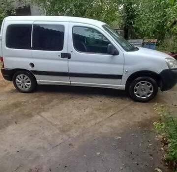 Белый Пежо Partner, объемом двигателя 1.56 л и пробегом 256 тыс. км за 3500 $, фото 1 на Automoto.ua