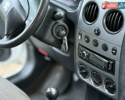 Білий Пежо Partner, об'ємом двигуна 1.6 л та пробігом 442 тис. км за 4750 $, фото 27 на Automoto.ua