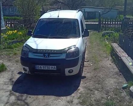 Белый Пежо Partner, объемом двигателя 1.4 л и пробегом 290 тыс. км за 2100 $, фото 1 на Automoto.ua
