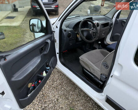 Білий Пежо Partner, об'ємом двигуна 1.6 л та пробігом 442 тис. км за 4750 $, фото 24 на Automoto.ua