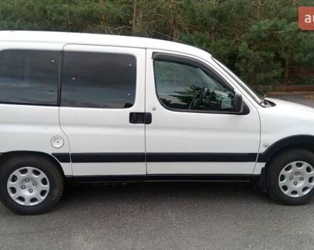 Белый Пежо Partner, объемом двигателя 1.4 л и пробегом 245 тыс. км за 4900 $, фото 4 на Automoto.ua