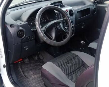 Белый Пежо Partner, объемом двигателя 1.4 л и пробегом 245 тыс. км за 4900 $, фото 13 на Automoto.ua