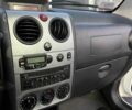 Білий Пежо Partner, об'ємом двигуна 1.6 л та пробігом 216 тис. км за 4699 $, фото 7 на Automoto.ua