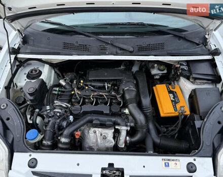 Білий Пежо Partner, об'ємом двигуна 1.6 л та пробігом 442 тис. км за 4750 $, фото 30 на Automoto.ua