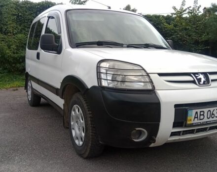 Белый Пежо Partner, объемом двигателя 1.4 л и пробегом 245 тыс. км за 4300 $, фото 6 на Automoto.ua